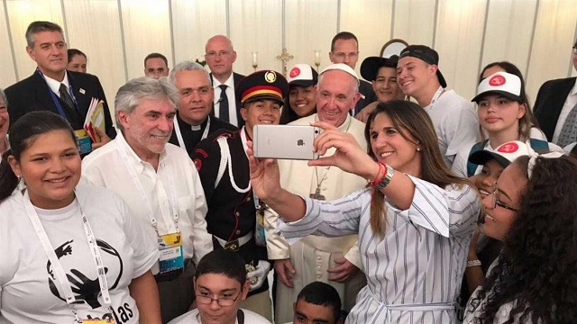  Ya es posible “chatear” por WhatsApp con el Papa Francisco
