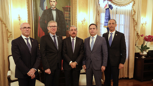  Ejecutivos de Total visitan a Danilo Medina; trasladan hub regional a República Dominicana *Video