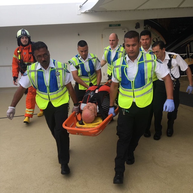  Helicóptero de la FARD realiza evacuación de turista que enfermó en barco crucero, al sureste de Boca de Yuma