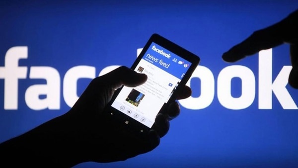  Facebook: Bajan sus acciones en la bolsa y el número de usuarios dejó de crecer