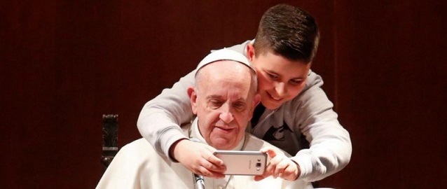  El Papa Francisco está preocupado por la obsesión de los jóvenes por conseguir «me gusta» en las redes sociales