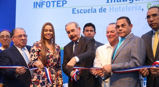  Presidente Danilo Medina entrega Escuela de Hotelería, Gastronomía y Pastelería, en Higüey
