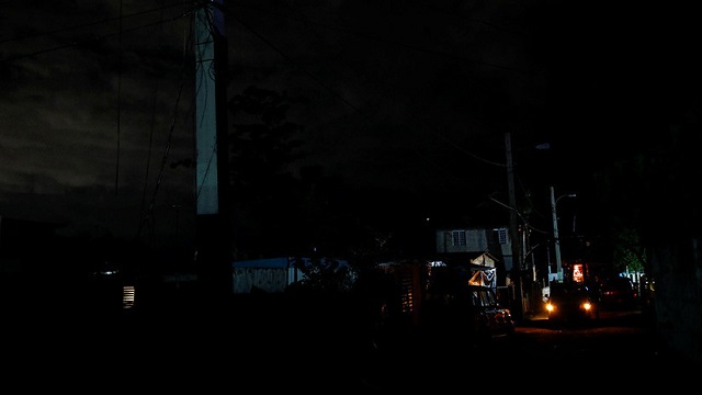  Puerto Rico a oscuras: Más de 10 pueblos han quedado sin electricidad tras incendio en la subestación Monacillos de la Autoridad de Energía Eléctrica