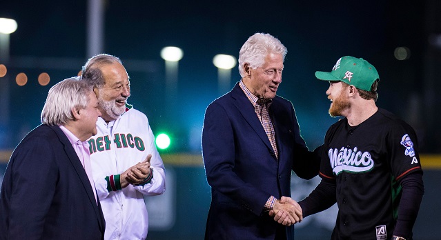  Expresidente de EU, Bill Clinton, y Carlos Slim inauguran Serie del Caribe