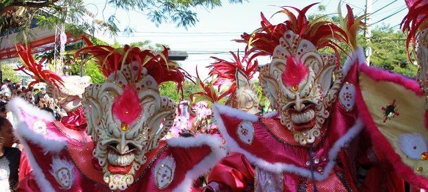  “Se gozó, bailó y cantó de a duro”, primera salida del multitudinario, colorido y alegre Carnaval Vegano 2018