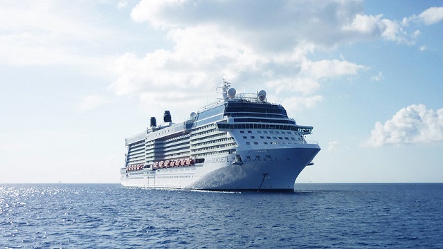  Un crucero atraviesa una «marejada histórica» con olas de 10 metros en Puerto Rico