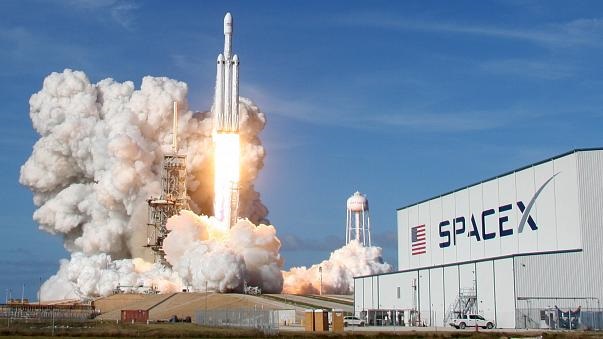  Compañía Space X lanza al espacio su Falcon 9