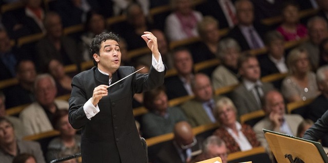  Orozco Estrada es nombrado director de la Sinfónica de Viena