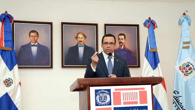 Ministro de Educación AplatanaoNews