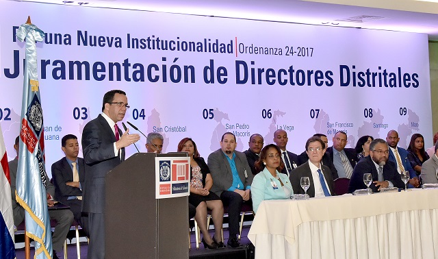  Ministro de Educación designa y juramenta 107 directores distritales con altos méritos profesionales
