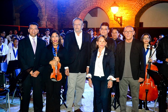  Estudiantes Fundación Fiesta Clásica ofrecen exitoso concierto sinfónico