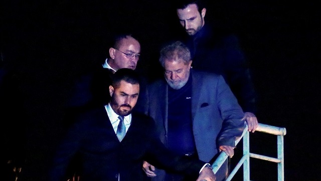  Lula da Silva ya está preso en la cárcel de Curitiba para comenzar a cumplir su condena por corrupción