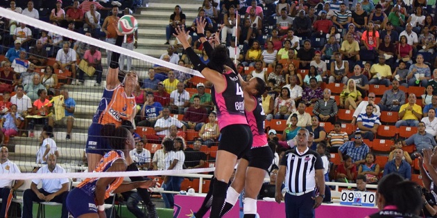  Caribeñas toman la delantera al vencer a Cristo Rey 3-1 en primer juego de la final Liga Volibol