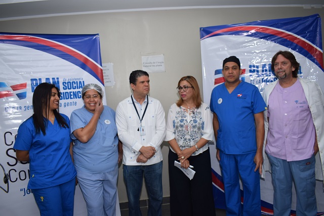  Plan Social beneficia a 14 mujeres  durante jornada de cirugía de reducción y reconstrucción de senos en Santiago