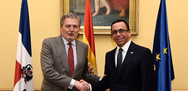  Ministro de Educación trabaja acuerdo con Ministro de Educación de España para televisión educativa