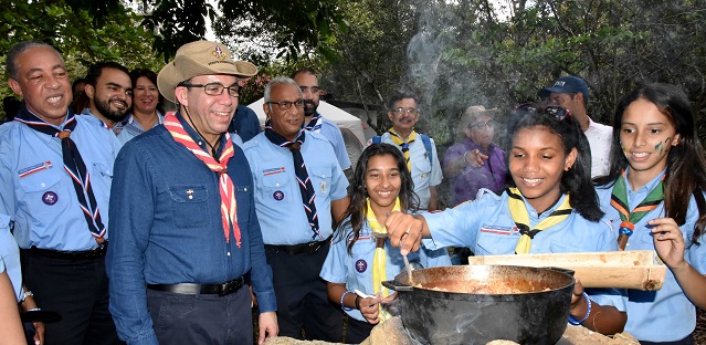  Nueva Sociedad en Valores: Ministro de Educación llevará a las escuelas el movimiento scouts