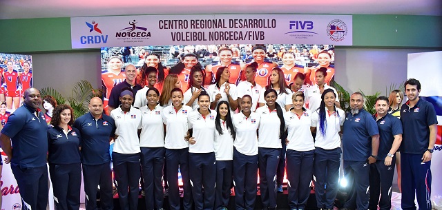  Presentan Selección de Voleibol Femenina que irá a Liga de Naciones; exhibirán nuevo uniforme