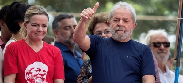  Las frases más contundentes del discurso de Lula da Silva durante la misa: «Voy a atender el mandato de prisión»