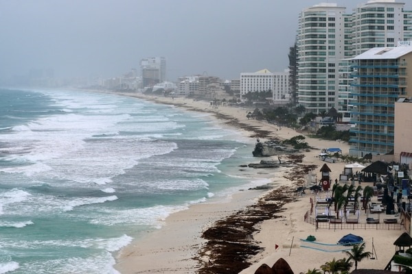  Alberto, la poderosa tormenta subtropical que se desplaza lentamente, y pretende atacar el sureste de Estados Unidos