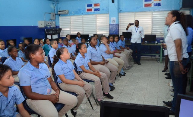  CAASD inicia ciclo de charlas en escuelas GSD sobre ahorro y uso eficiente del agua