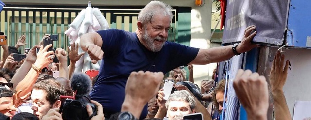  La Policía Federal de Brasil permite a los amigos y aliados de Lula da Silva visitarlo en la cárcel