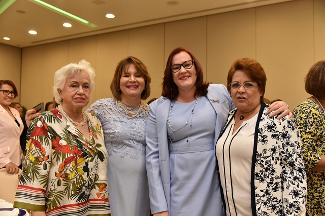  Ex funcionarias del Ministerio de la Mujer celebran primer encuentro lleno de emociones y anécdotas