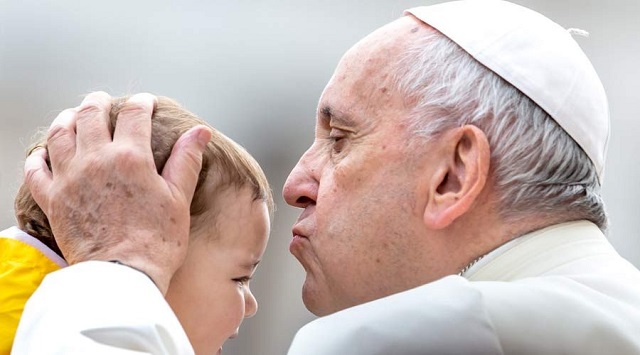  Papa Francisco invita a ser testimonio e iluminar el mundo con la fuerza del Espíritu