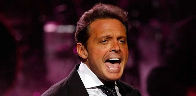  Viral: Luis Miguel pasa jocoso contratiempo en pleno concierto en San Diego que no logró disimular