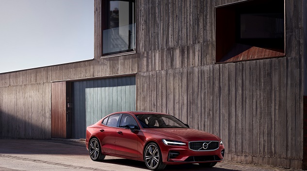  Volvo Cars lanza su nuevo sedán deportivo S60