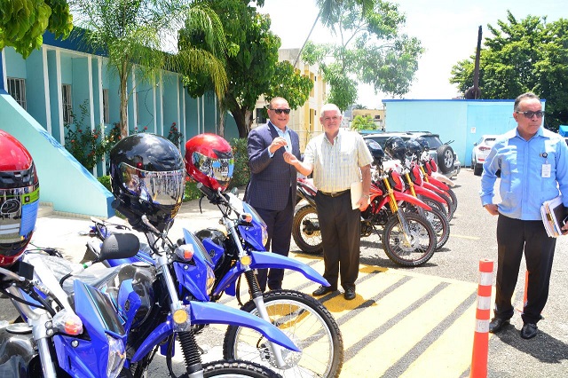  CAASD busca reforzar servicios y entrega 12 motocicletas para mejorar labores en diversas áreas