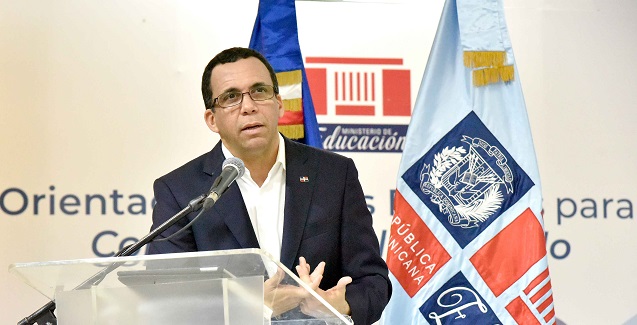 Ministro de Educación AplatanaoNews