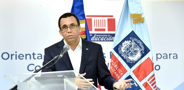 Ministro de Educación AplatanaoNews