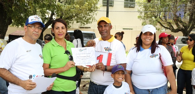  CAID San Juan celebra Día del Padre con rally por la inclusión y juego de baloncesto femenino sobre sillas de ruedas