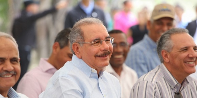  En visita sorpresa presidente Danilo Medina apoya a productores de pitahaya, para el fomento de 1000 tareas