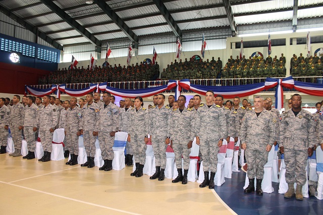  Fuerza Aérea RD gradua 527 estudiantes de diferentes cursos