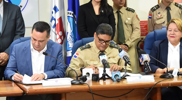  Indotel y el COE firman para conformar la instalación de la “Red Alterna de Telecomunicaciones de Casos de Emergencia”, para enfrentar desastres del país