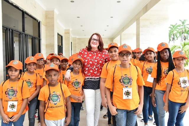  Sede del Ministerio de la Mujer recibe hijos de los colaboradores de la entidad, para dar formal inicio a campamento de verano