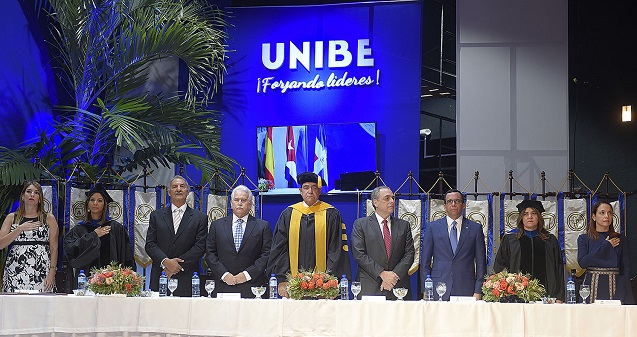  606 nuevos profesionales de distintas carreras se gradúan en UNIBE