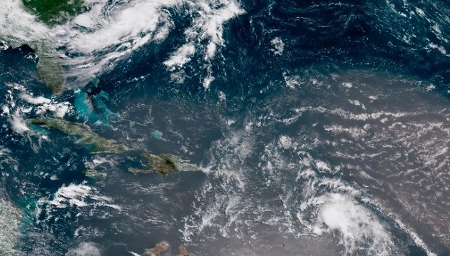  Tormenta tropical «Chris» se fortalecerá en las próximas 48 horas, con pronósticos de convertirse en huracán esta tarde o noche