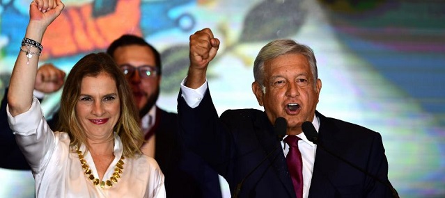  Andrés Manuel López Obrador -OMLO- arrasa y lleva la izquierda  al poder en México con 53%