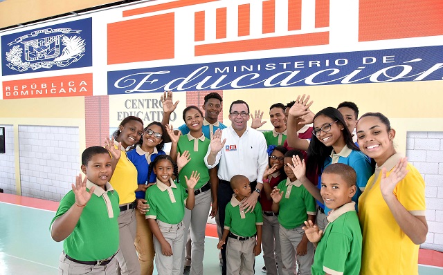  2.8 millones de estudiantes están convocados al inicio del año escolar 2018-2019, Ministro de Educación afirma todo está listo