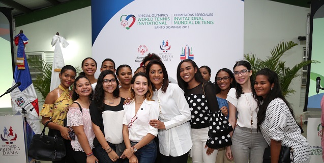  Primera dama llama a jóvenes a integrarse como voluntarios en la obra de amor y solidaridad del Invitacional Mundial de Tenis