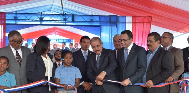 Presidente Danilo Medina entrega centro educativo del nivel primario El Guanito en Elías Piña