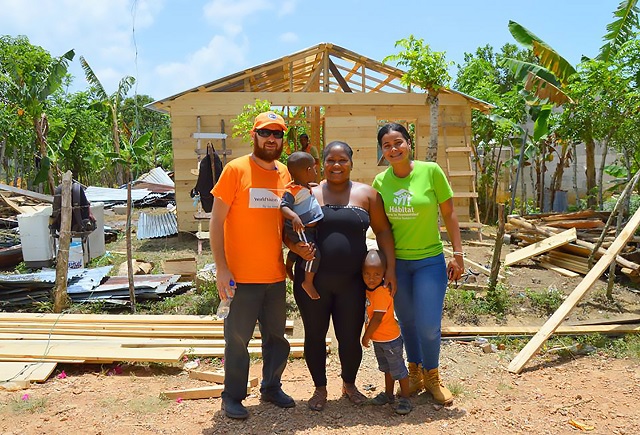  World Vision y Hábitat para la Humanidad República Dominicana forman alianza para aportar recursos a proyecto de reparación de viviendas en El Seibo