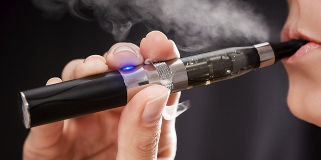  La FDA explica el riesgo de usar los (e-cigs), cigarrillos electrónicos en adolescentes