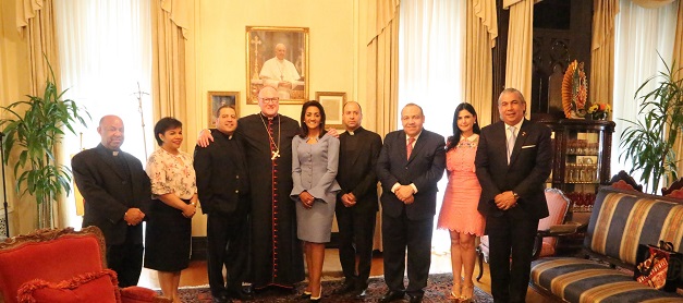  Cándida Montilla de Medina invita al cardenal de Nueva York a concelebrar eucarística del Día de La Altagracia en la Basílica de Higüey