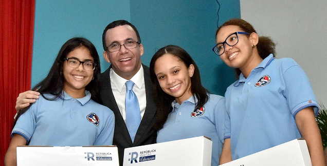  Ministro de Educación encabeza acto de instalación del Programa República Digital Educación en el Colegio Don Bosco