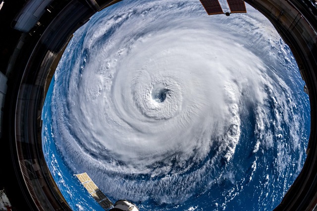  Ojo del huracán Florence llegó a la costa este de EEUU, causando inundaciones y masivos cortes de energía eléctrica