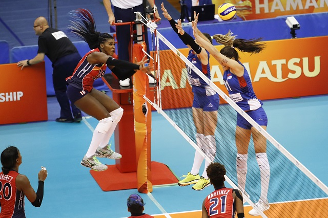  Equipo femenino de voleibol de RD no logra vencer a Serbia en inicio del mundial