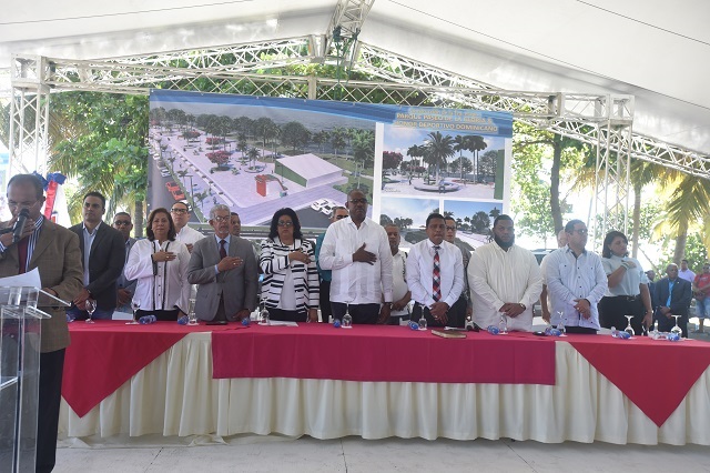  Alcaldía Santo Domingo Este inicia trabajos de construcción en el Parque Paseo de la Gloria y Plazoleta de Honor Deportivo en la avenida España
